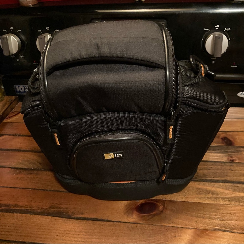 Case Logic SLR Camera Case with Shoulder Strap ■ SLR Suspension System